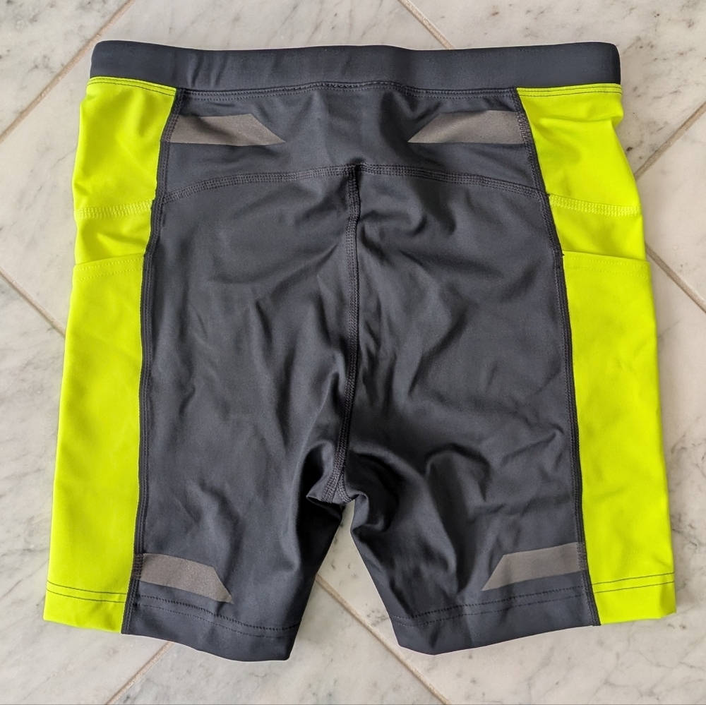 Brooks Women's Run Visible Right Shorts - Picture 4 of 4